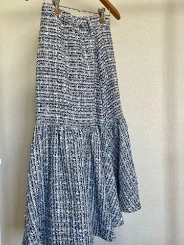 MICOAMERI 네이비와 화이트의 플레어 스커트