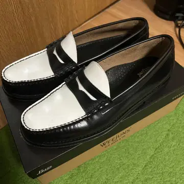 G.H. BASS & CO. GHBASS Larson 28