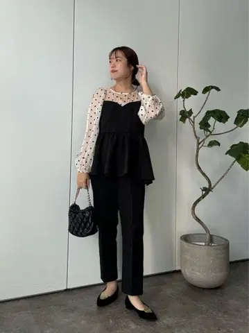 시어 도트 하트 넥 뷔스티에 도킹 페플럼 블라우스 + 팬츠