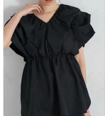 &. NOSTALGIA 앞뒤 2way 볼륨 턱 블라우스 M 사이즈