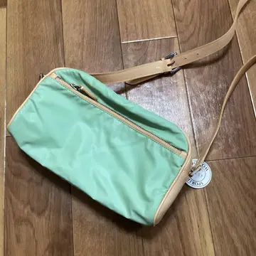 깔끔한 헌팅월드 숄더백 가죽 가방 있음