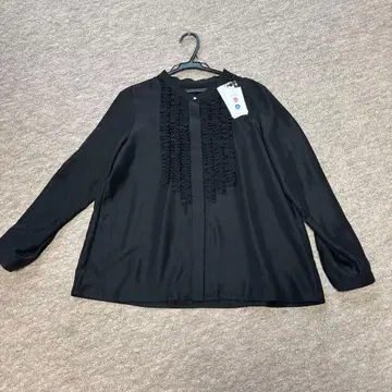 미사용 새상품 UNTITLED 프릴 긴팔 블라우스