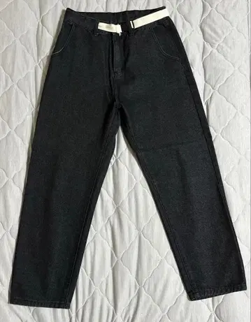 다크 데님 스트레이트 팬츠 조절 가능 벨트 포함