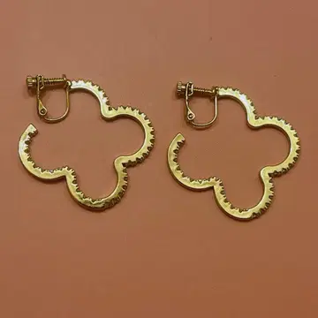 Sheriche clover hoop earring (gold)