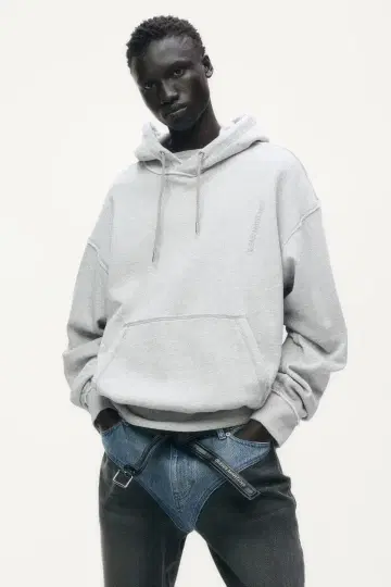 H&M 글렌 마틴스 자수 디테일 맨투맨 후드티