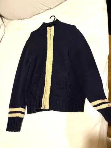 네이비 집업 스웨터 번호 8 자수