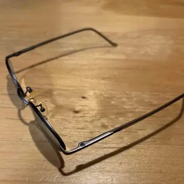 실버 오벌 프레임 안경