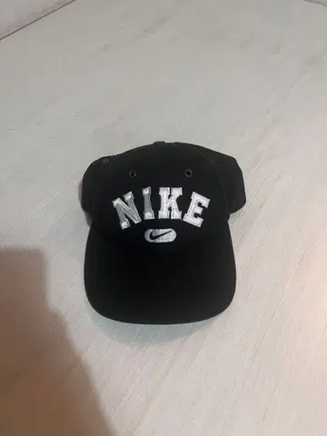 Nike 블랙 캡 자수 로고