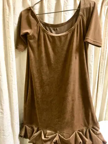 폭시 브라운 베이지 벨로아 프릴 튜닉 반팔