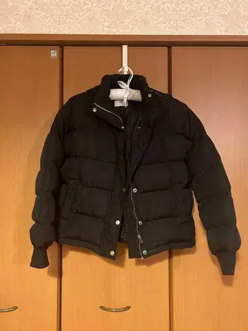 jouetie / 컬러 후드 다운 블랙