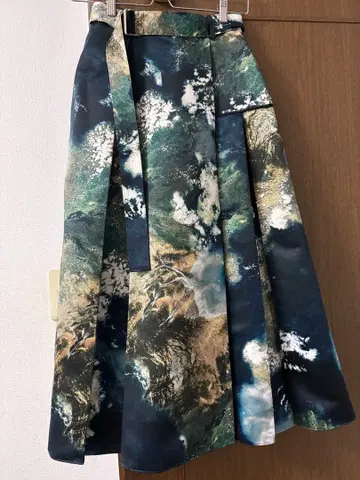 즉완_UNITED TOKYO 시너리 아트 플레어 스커트