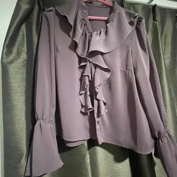 프로포션 프릴 블라우스