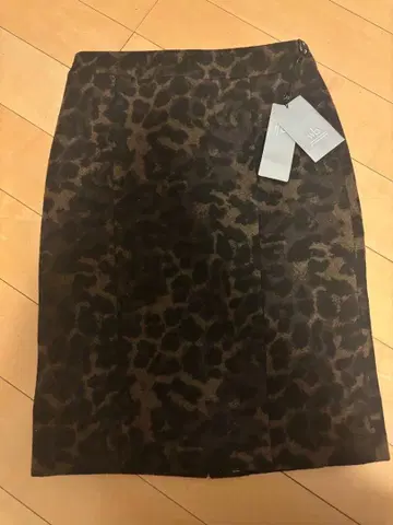 MOGA wb 레오파드 무릎 기장 타이트 스커트