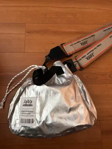 JaVa 실버 숄더백