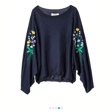 뮤베르 꽃무늬 자수 돌먼 니트