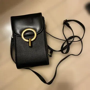 블랙 스마트폰 숄더백 플랩 포함