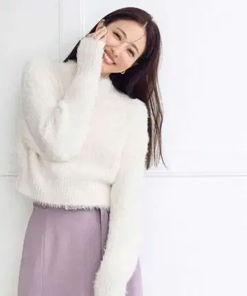 Oggi 게재 샤기 크롭 니트 내추럴 뷰티 베이직