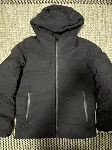 UNIQLO 심리스 다운 파카 M 사이즈