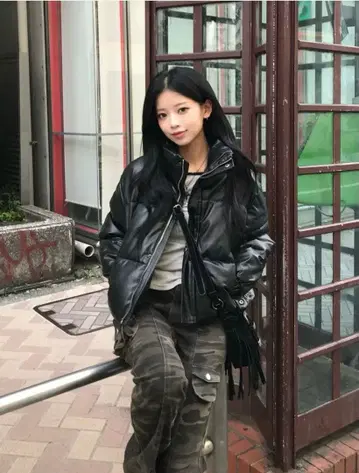 emmy 레더 터치 패디드 숏 블루종 블랙