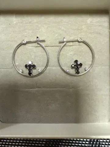 쥬얼리 츠츠미 K10 WG 크로스 디자인 후프 귀걸이