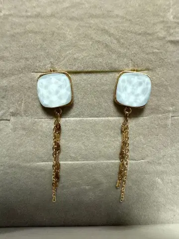 쥬얼리 츠츠미 K10 화이트 스퀘어 비즈 귀걸이