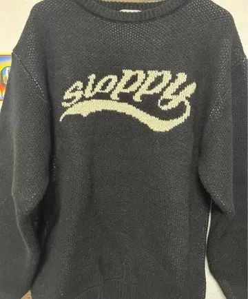 WHO'S WHO gallery 슬로피 로고 긴팔 니트