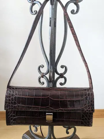 FURLA 빈티지 엠보 숄더백