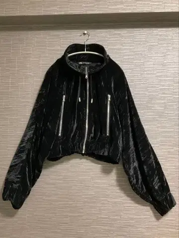 ZARA 블랙 벨벳 크롭 자켓
