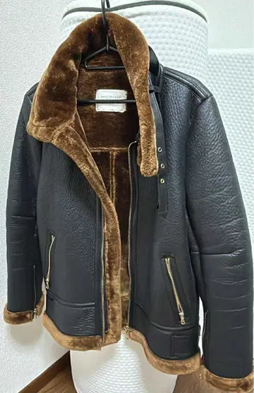 블랙 가죽 무스탕 코트