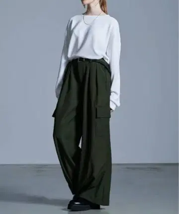 [Loose] 드레이프 모드 와이드 턱 카고 팬츠