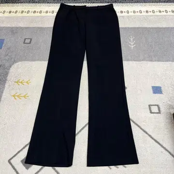 새상품, 미착용 theory 블랙 플레어 팬츠 사이즈 2