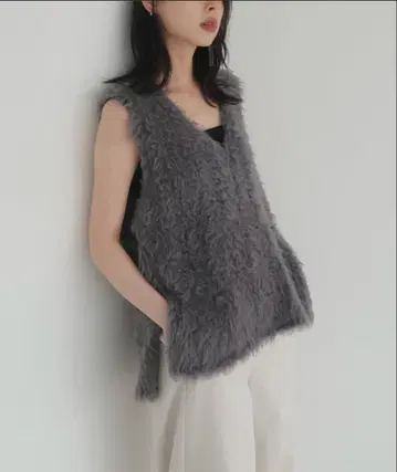 LIAN 샤기 니트 베스트