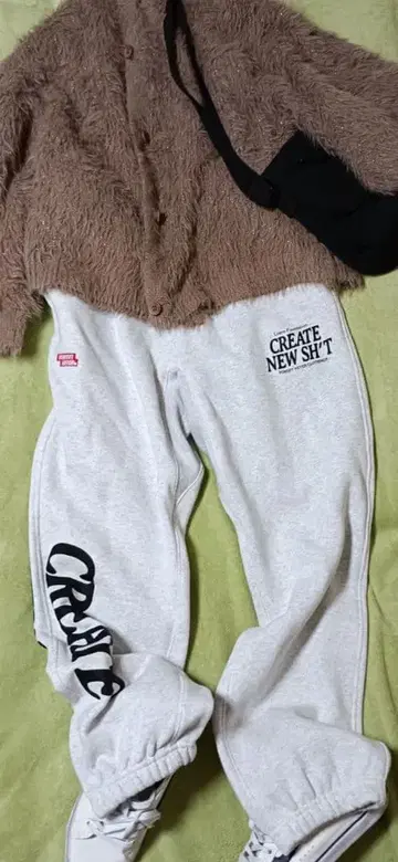 무라사키 스포츠 뉴에라 CREATE NEW SH*T 맨투맨 팬츠