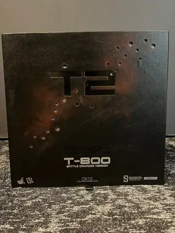 핫토이즈 무비 마스터피스 DX 터미네이터 2 T-800 데미지 버전