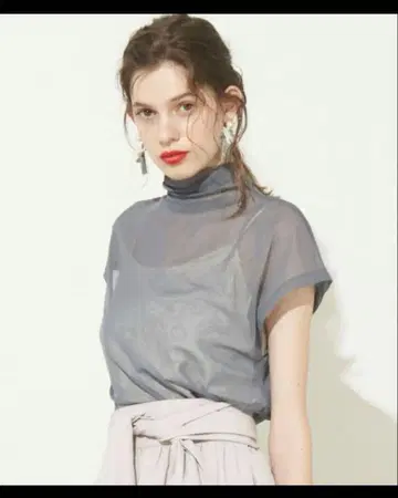 새상품급 라벨에튀드 시어 시스루 그레이 상의