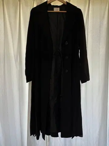 블랙 롱 코트 플리츠 디자인 rienda