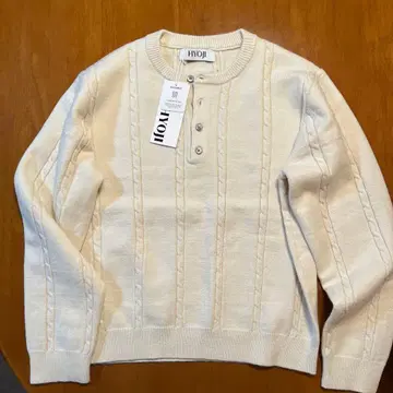 HYOJI 아이보리 케이블 짜임 니트 스웨터