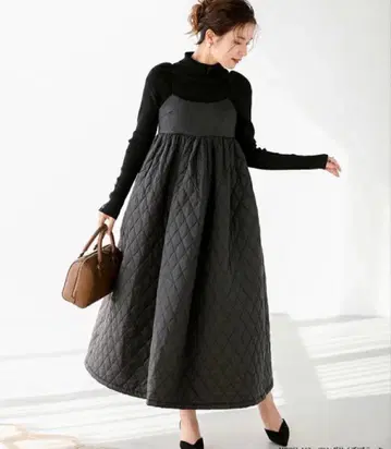 핏모어 라이트 퀼팅 플레어 원피스