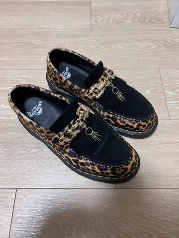 닥터마틴 로퍼 레오파드 무늬