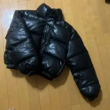 숏 기장 가죽 다운 자켓 방한 경량 블랙 겨울 스타일리시