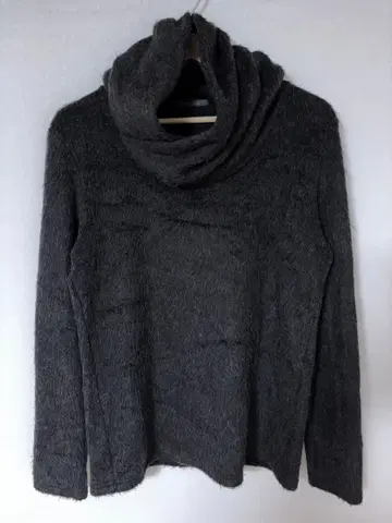 토네이도 마트 발피비버 탈리반 넥 드레이프 티셔츠