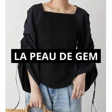 LA PEAU DE GEM 오픈 숄더 블라우스