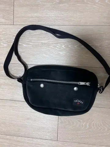 NOAH 블랙 숄더백