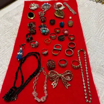 다양한 디자인의 주얼리 세트