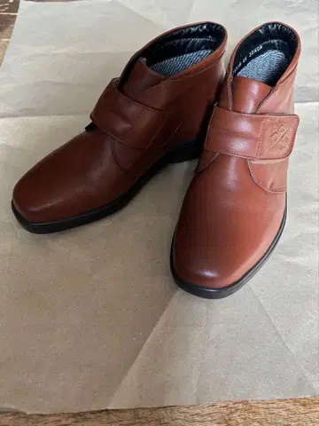 브라운 가죽 벨크로 테이프 부츠