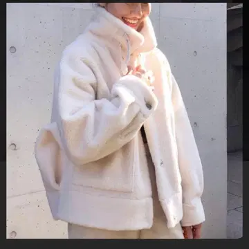 STUNNING LURE 스터링 루어 에코 무스탕 숏 자켓