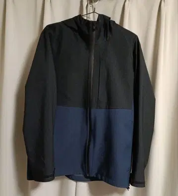 UNIQLO 나일론 자켓 블랙과 네이비