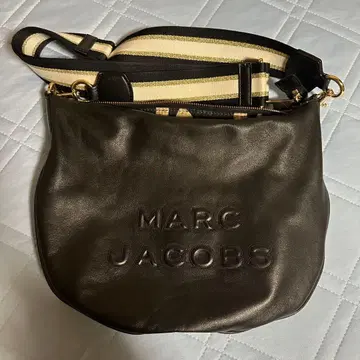 (새상품급) MARC JACOBS 블랙 숄더백