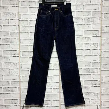 [새상품급] MOUSSY 마우지 23 스트레이트 데님 캐주얼 데님 슬릿