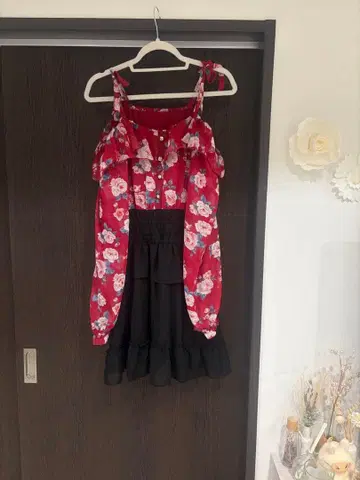 오프숄더 꽃무늬 미니 원피스